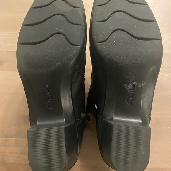 Clarks Boots Size 8 EUC - Picture 2 of 5